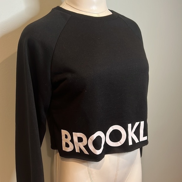 Brooklyn Cropped Top Sweatshirt - Picture 3 of 5